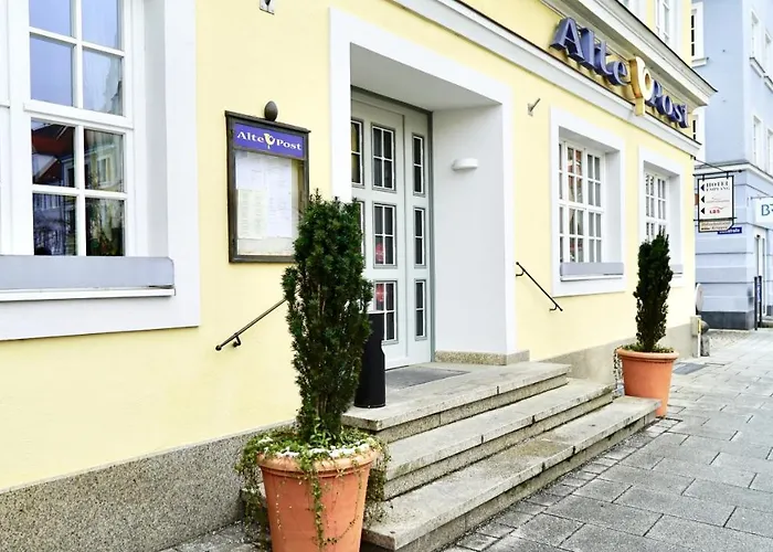 Alte Post 3*